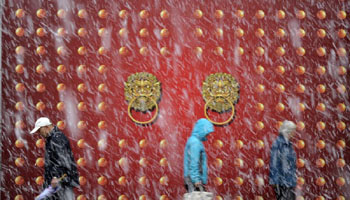 Snowfall hits Yinchuan, causing inconvenience for residents