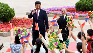 President Xi meets Cambodian King in Beijing