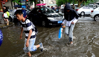China's Zhengzhou witnesses waterlogged roads after rainstorm