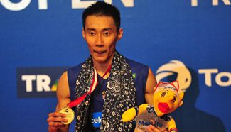 Lee Chong Wei claims title of men's singles at Indonesia Open