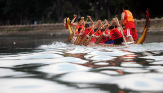 Members of fire brigade attend dragon boat race in SE China