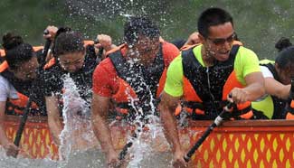 Dragon boat competition takes place in central China
