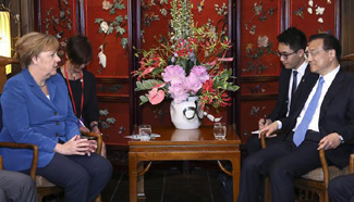 Premier Li Keqiang holds talks with Merkel