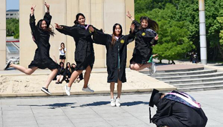 NE China's university students pose for graduation photos