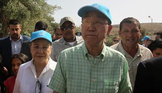 Ban Ki-moon visits refugees' reception center in Greece