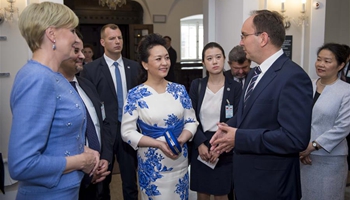 Wife of Chinese president visits Fryderyk Chopin Museum in Warsaw, Poland