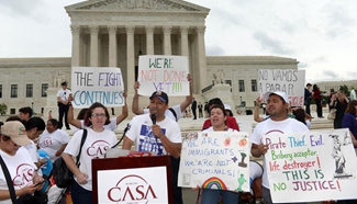 U.S. Supreme Court blocks White House's immigration plan