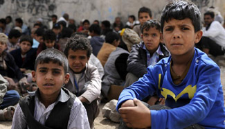 Yemeni children receive free meals in Sanaa