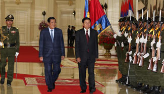 Lao PM pays two-day official visit to Cambodia