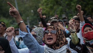People from Islamic organizations rally in front of U.S. Embassy in Jakarta