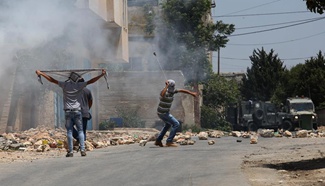 Palestinians clash with Israeli soldiers in Kufr Qadoom village