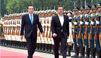 Premier Li meets Greek PM in Beijing