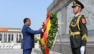 Republic of Congo president lays wreath to Monument to the People's Heroes