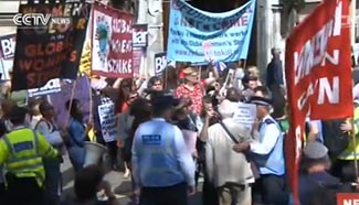 Hundreds protest in London upon the release of UK Chilcot report
