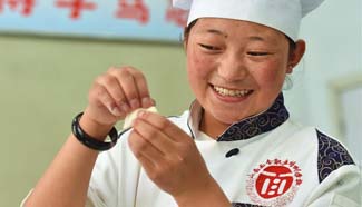 Chefs from Tibet start learning at cooking school in N China