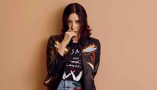 Actress Song Jia releases fashion shots