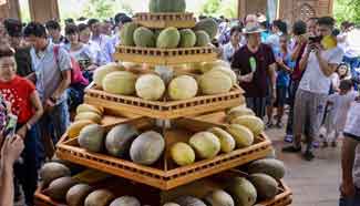 China's far west delivers tempting summer fruit