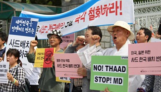 People protest against deploying THAAD in Seoul