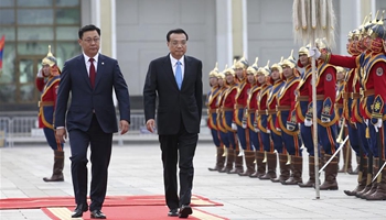 Chinese premier attends welcoming ceremony held by Mongolian counterpart