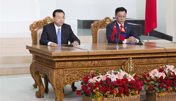 Chinese premier, Mongolian PM attend press conference after talks in Ulan Bator