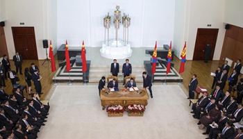 Chinese premier, Mongolian PM attend signing ceremony of cooperative documents in Ulan Bator