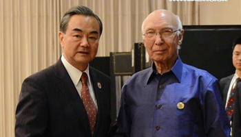 Chinese FM meets advisor to Pakistan's PM on foreign affairs