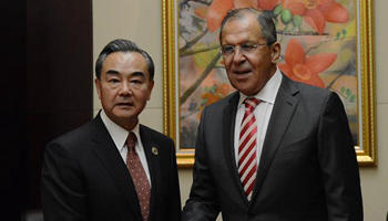 Chinese FM meets with Russian counterpart in Laos