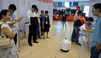 Robot fair displays innovative machinery of college students, NE China