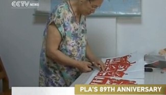 Tribute to PLA with Paper-cuttings telling story of soldiers