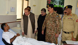 Pakistani PM, army Chief visit people injured in hospital bomb blast