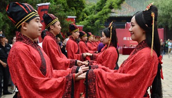 Couples married at Confucius Temple in China's Taiyuan during Qixi Festival