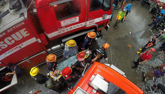 Collapsed wall kills 2, injures 15 in Manila