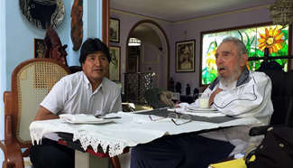 Bolivian president meets Fidel Castro in Cuba