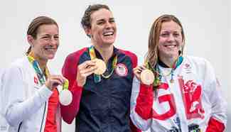 U.S. Gwen Jorgensen wins gold medal of women's triathlon competition