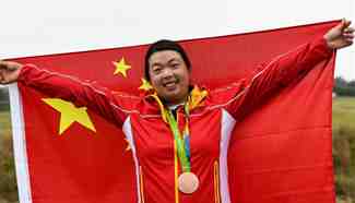 Feng wins first Olympic medal for Chinese golfers