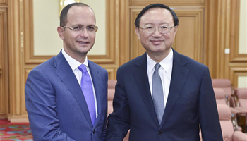 Chinese state councilor meets Albanian FM in Beijing