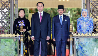Brunei's sultan holds ceremony to welcome Vietnamese president