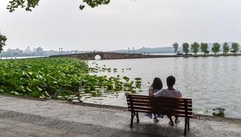 Tourists rest at Su Causeway of West Lake in China's Hangzhou