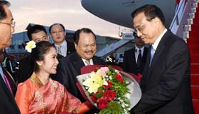 Premier Li arrives in Laos for visit, East Asia Summit