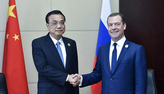 Premier Li meets with Russian PM in Vientiane, Laos
