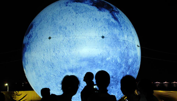 Man-made moons erected to greet Chinese traditional Mid-Autumn Festival