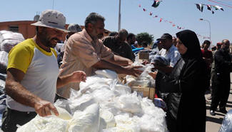 Displaced Syrians receive relief aid in Hirjalleh, rural Damascus