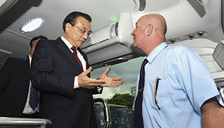 Premier Li rides Chinese bus in Havana