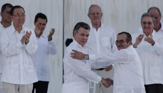 Colombian gov't, FARC sign historic peace deal