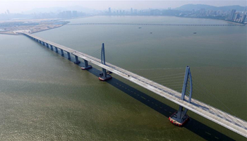 Major construction of world's longest cross-sea bridge completed