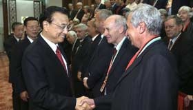 Chinese Premier Li Keqiang meets Friendship Award recipients