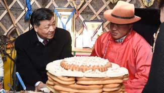 Liu Yunshan visits home of herdsman in Mongolia