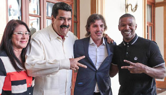 Venezuelan president meets with U.S. actors in Caracas