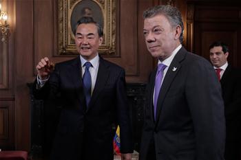 Chinese FM meets Colombian president in Bogota