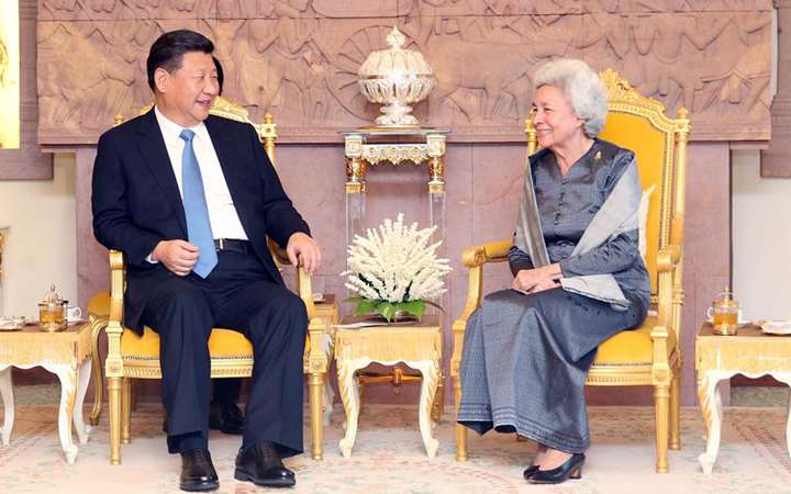 Chinese president visits Cambodian Queen Mother on boosting traditional friendship